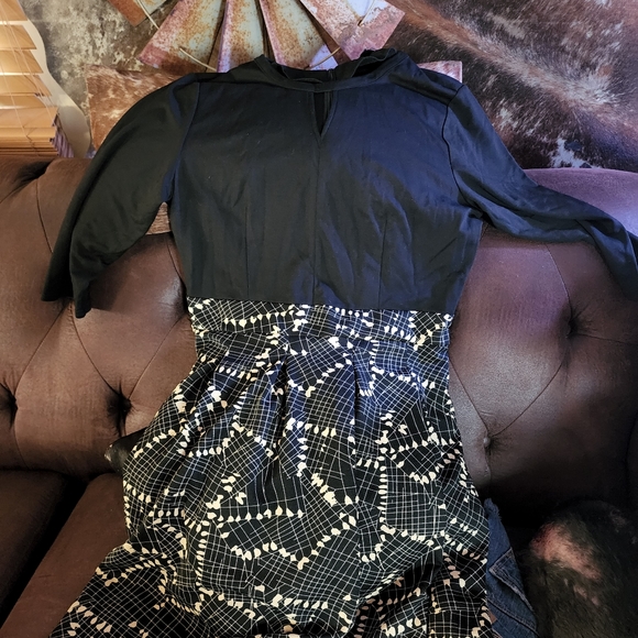 Dress - Picture 1 of 2